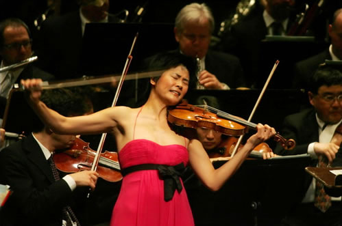Jennifer Koh performing the Brahms Violin Concerto with New Jersey Symphony