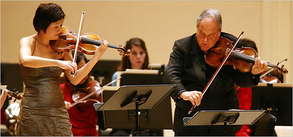 At the annual Christmas Eve concert of Jaime Laredo’s New York String Orchestra, Mr. Laredo was the viola soloist, with Jennifer Koh on violin.